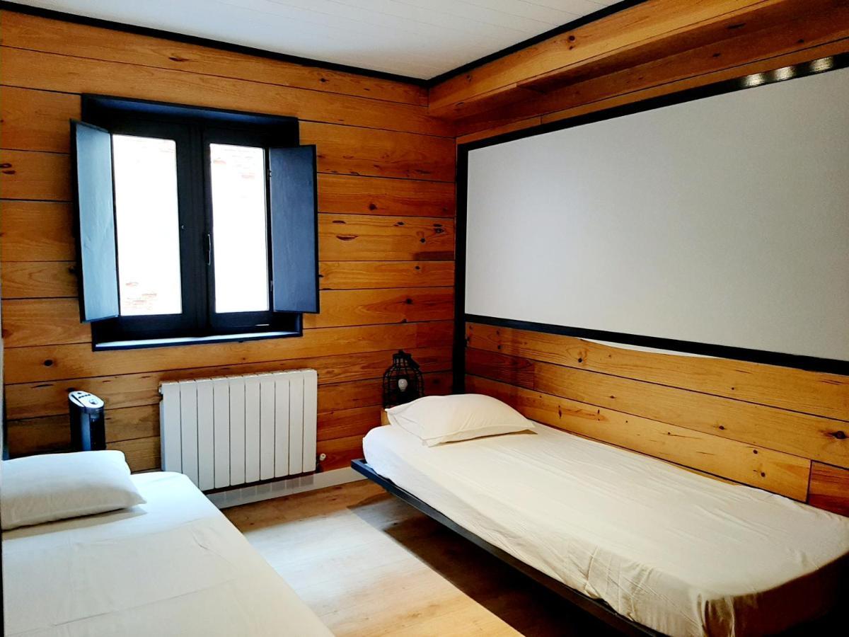 Hostal Erasmus By Gaiarooms Salamanca Esterno foto